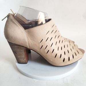 Clarks Ankle‎ Boots  Size 9 Perforated Open Toe Beige 3" Block Heel Okena